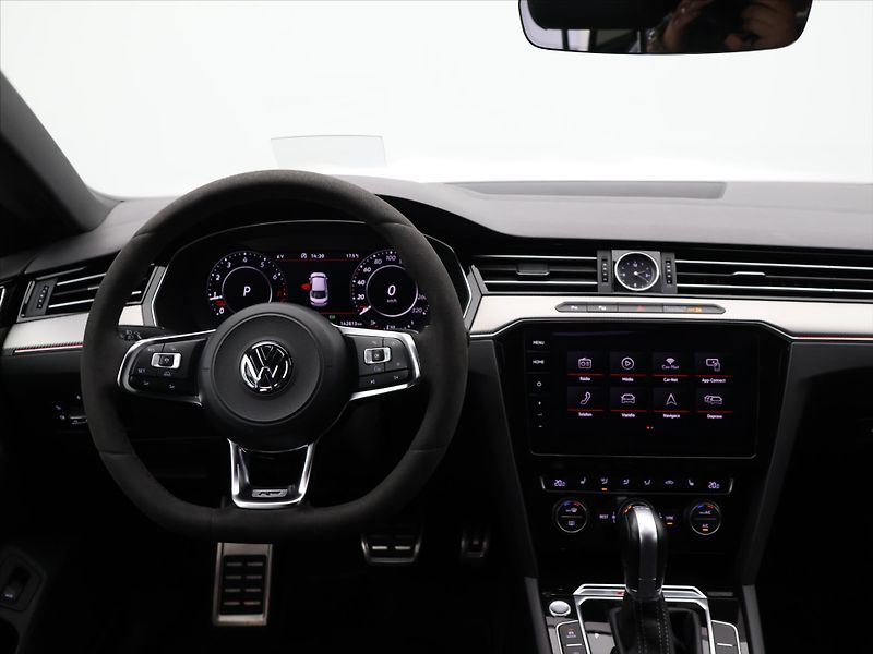 Volkswagen Arteon 2,0 TSI 206kW DSG 4M R-Line - fotka 29 z 37