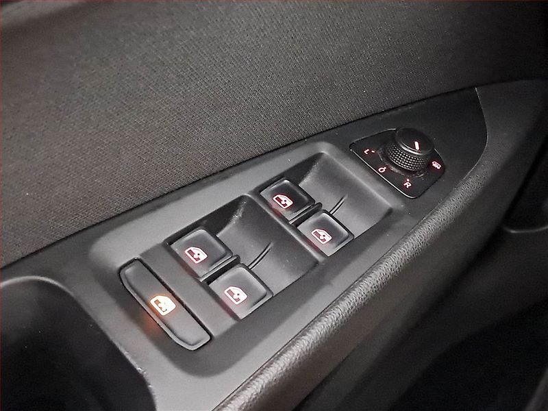 Seat Leon (2015) Comfort 1.6 TDI, Automat - fotka 18 z 19