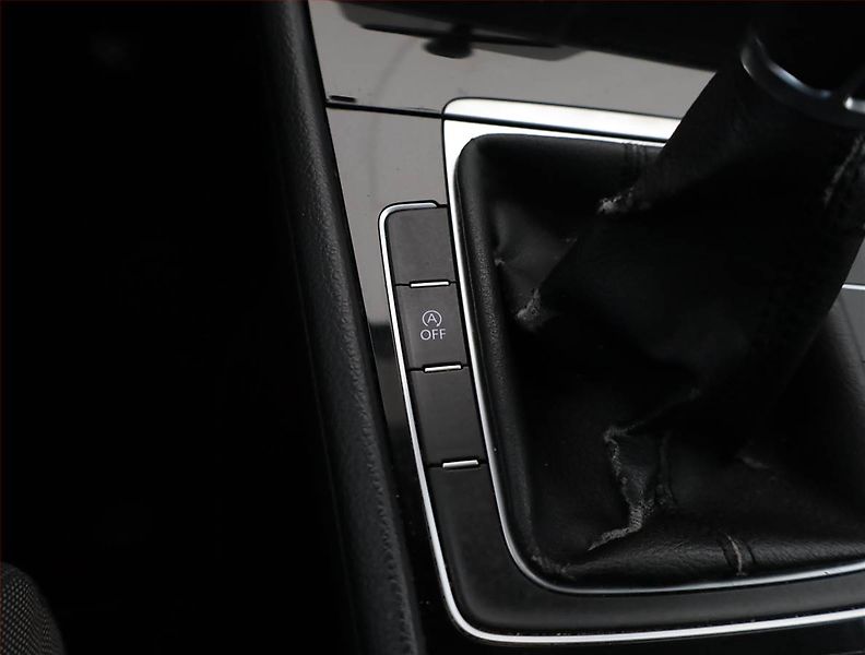 Volkswagen Golf (2015) 1.6 TDI, Navi, Tempomat - fotka 13 z 17