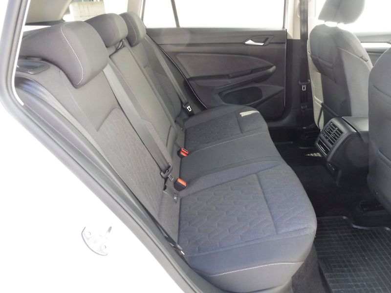 Volkswagen Golf Variant (2024) Life 1,5 TSI 85kW - fotka 18 z 24