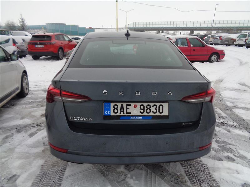 Škoda Octavia 1,5 - fotka 5 z 13