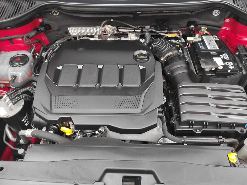 Škoda Karoq 2,0TDi 85kW STYLE,TZ,ČR - fotka 23 z 38