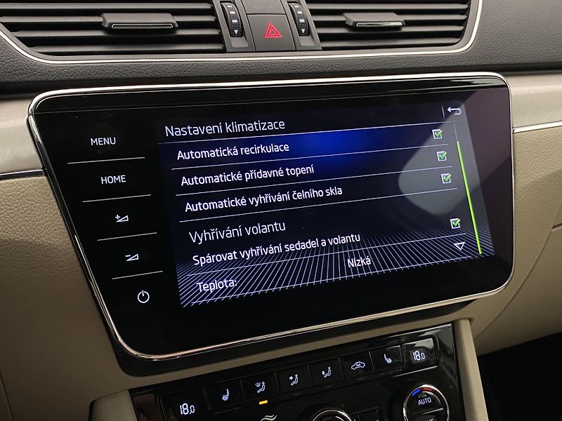 Škoda Superb COMBI 2.0TDI L&K DSG CZ - fotka 59 z 64