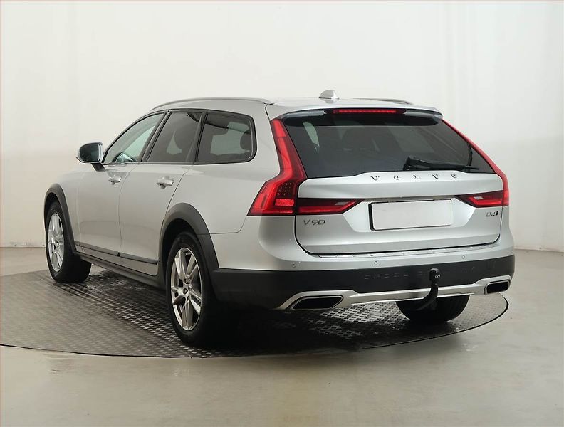 Volvo V90 (2017) Cross Country - fotka 4 z 18