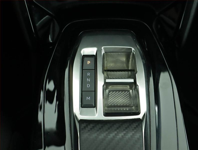Peugeot 2008 (2022) Allure 1.2 PureTech, Automat - fotka 13 z 17