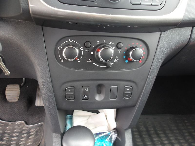 Dacia Sandero 1,0i 66kW STEPWAY  ČR NAJ.4000 - fotka 11 z 24
