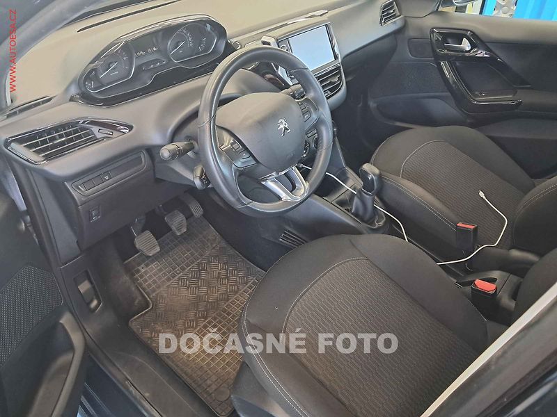 Peugeot 208 (2019) 1.2i - fotka 3 z 3