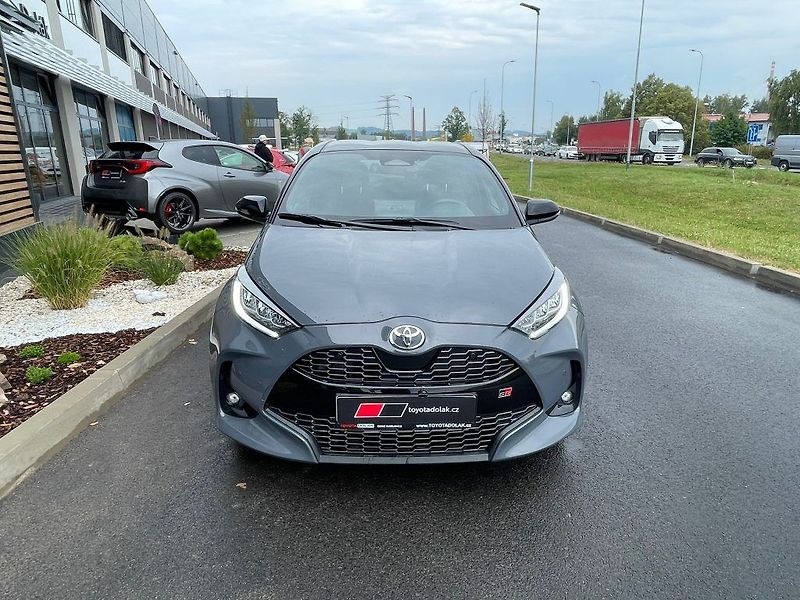 Toyota Yaris 1.5.Hybrid 130 HP GR Sport - fotka 2 z 27