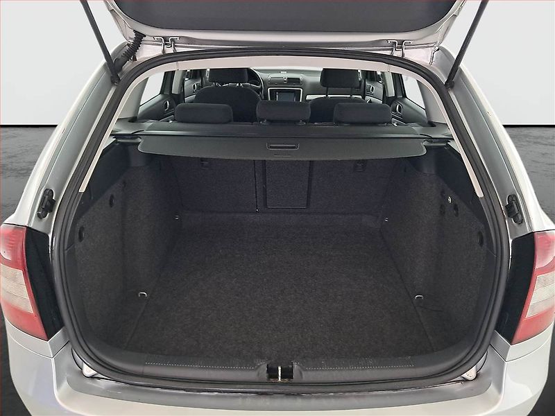Škoda Octavia (2011) Ambiente 1.6 TDI, po STK - fotka 13 z 13