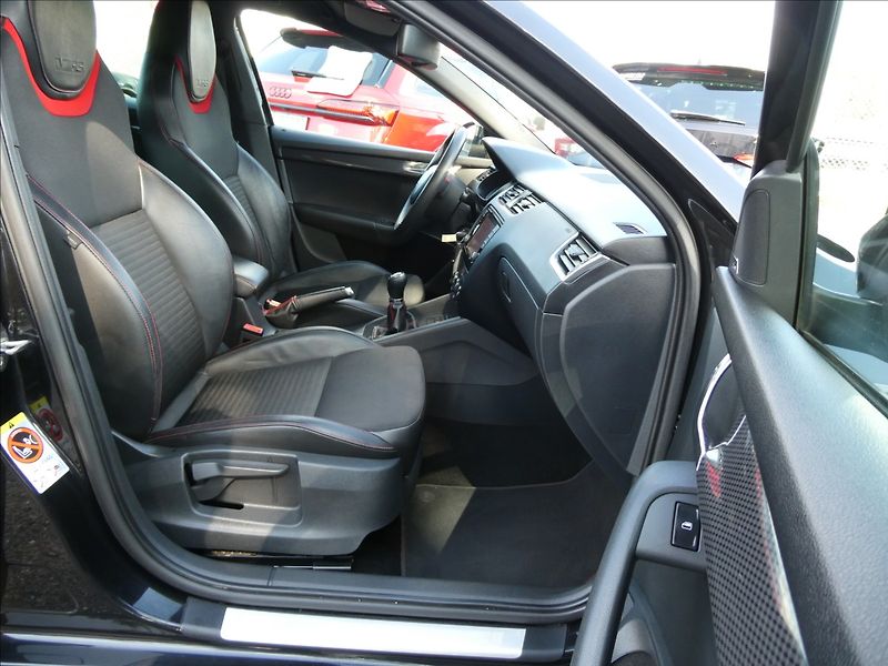Škoda Octavia 2,0 TDi 135kW RS serviska,2.ma - fotka 24 z 51