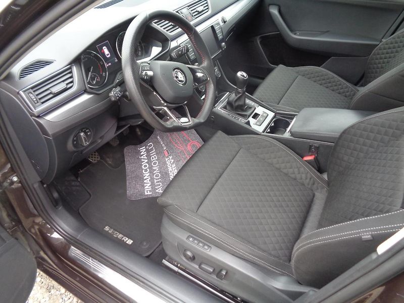 Škoda Superb 2,0 TDI - fotka 10 z 16