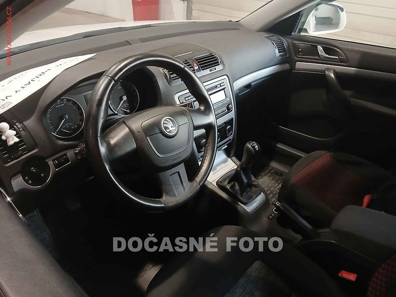 Škoda Octavia (2013) 1.6 TDI, ČR, AC, temp - fotka 2 z 3