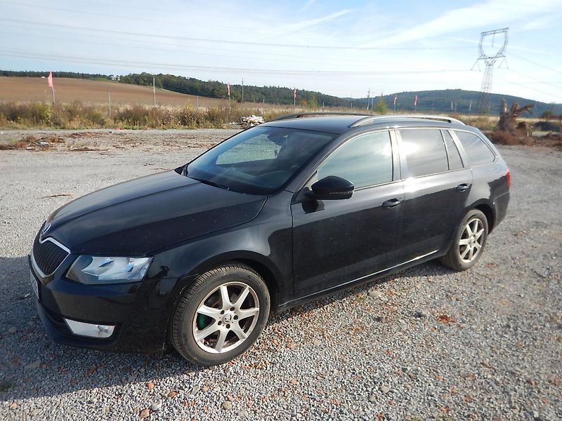 Škoda Octavia 1.6 Tdi 77 kw - fotka 7 z 15
