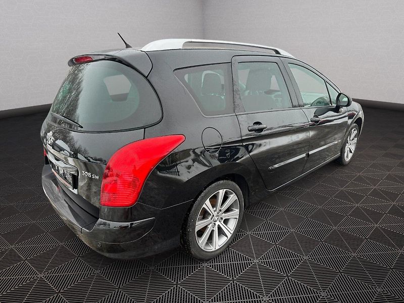 Peugeot 308 (2013) 2.0Hdi 110kw - fotka 7 z 22