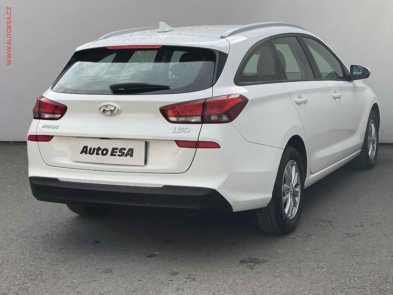 Hyundai i30 (2020) 1.4 T-GDi, ČR, Trikolor, AC - fotka 4 z 17