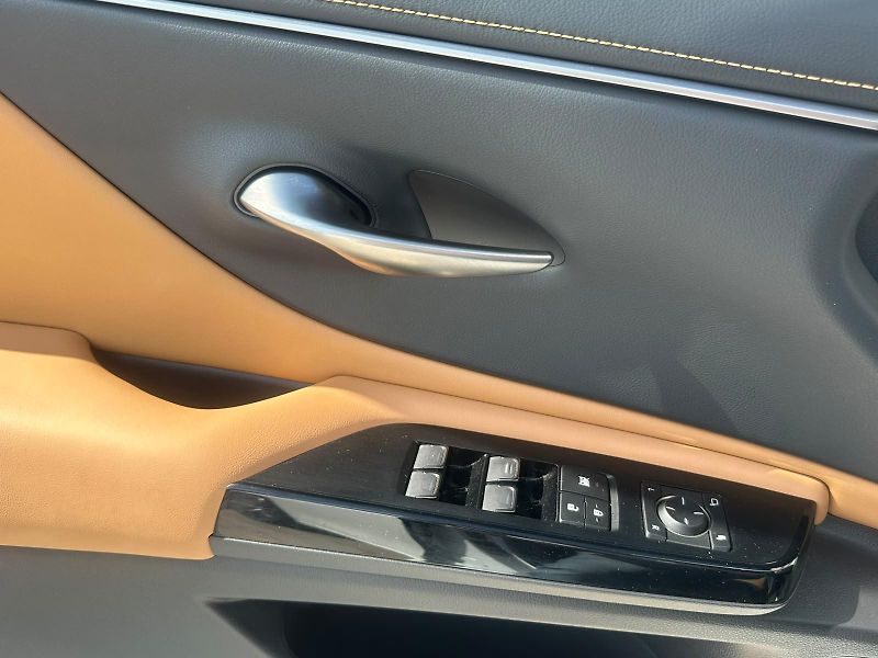 Lexus ES 300h (2024) 2.5HEV,131KW, BUSINESS EDITION - fotka 36 z 45