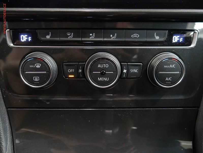 Volkswagen Golf (2018) 1.0 TSi Variant, DSG - fotka 13 z 16