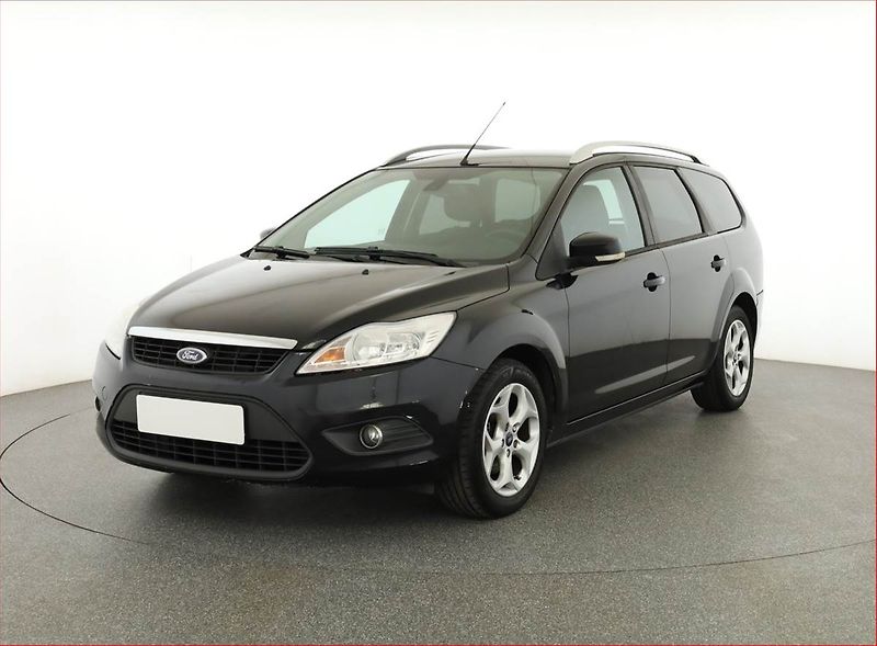 Ford Focus (2010) 1.6 16V, nová STK, Tažné - fotka 2 z 13