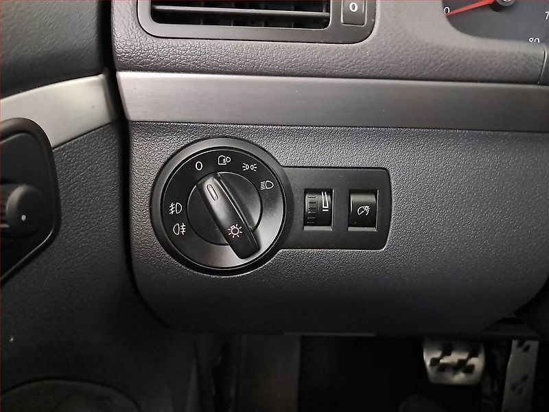 Volkswagen Touran (2007) Comfortline 1.4 TSI, Automat - fotka 19 z 19