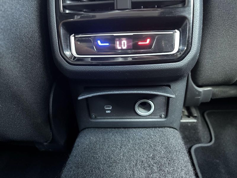 Volkswagen Passat (2023) Variant 1.5 TSI Business - fotka 22 z 26