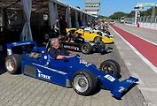 Do monopostu sice vlezl, ale pak už neuměl sám vystoupit