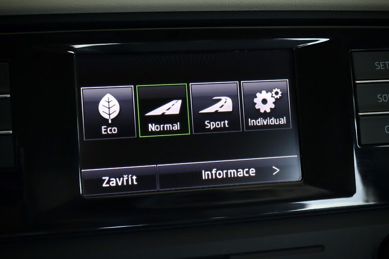Škoda Octavia 3 Combi 1.4 TSI 110 kW DSG - fotka 37 z 42