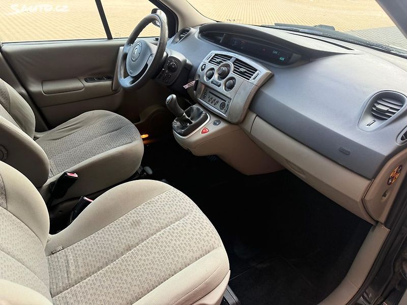 Renault Scénic (2006) 1.6i, 82kw L+Z kola - fotka 9 z 20