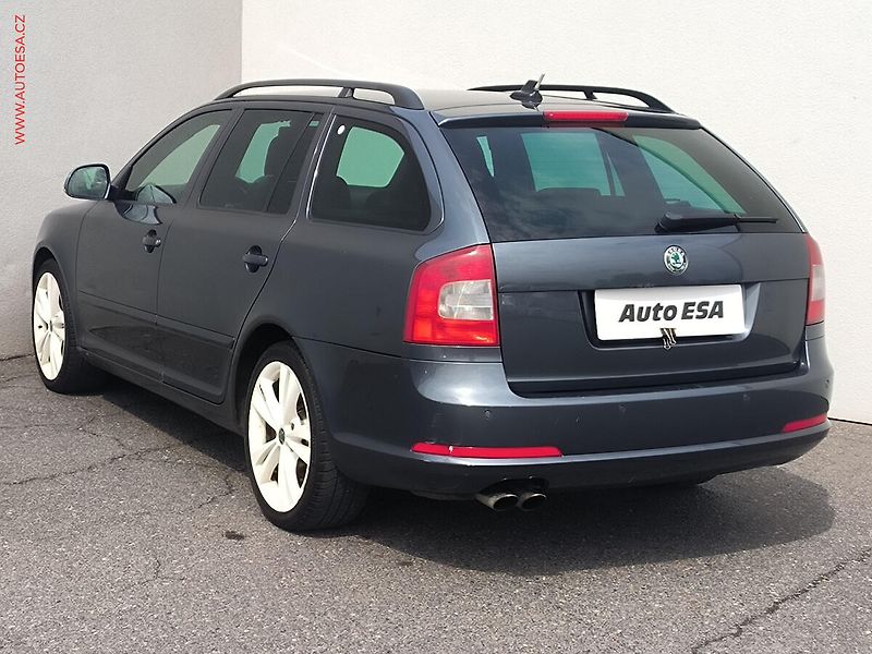 Škoda Octavia (2010) 2.0 TDi, Xenon, navi - fotka 6 z 20