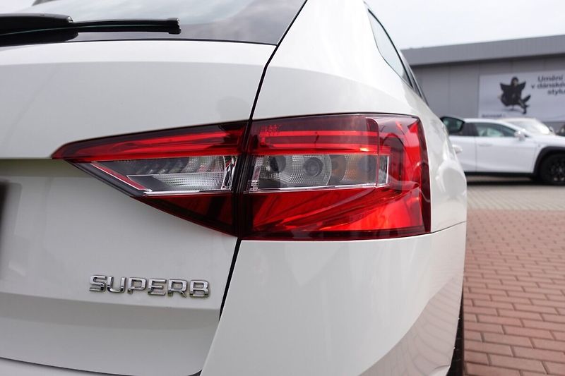 Škoda Superb 1.4 TSI 110kW Active Combi DSG - fotka 25 z 26