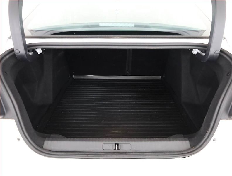 Citroën C4 X (2024) Feel 1.2 PureTech, ČR,1.maj - fotka 16 z 16