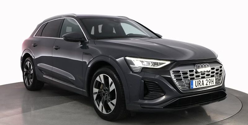 Audi Q8 e-tron 55 Quattro Kam LED Vzduch - fotka 3 z 32
