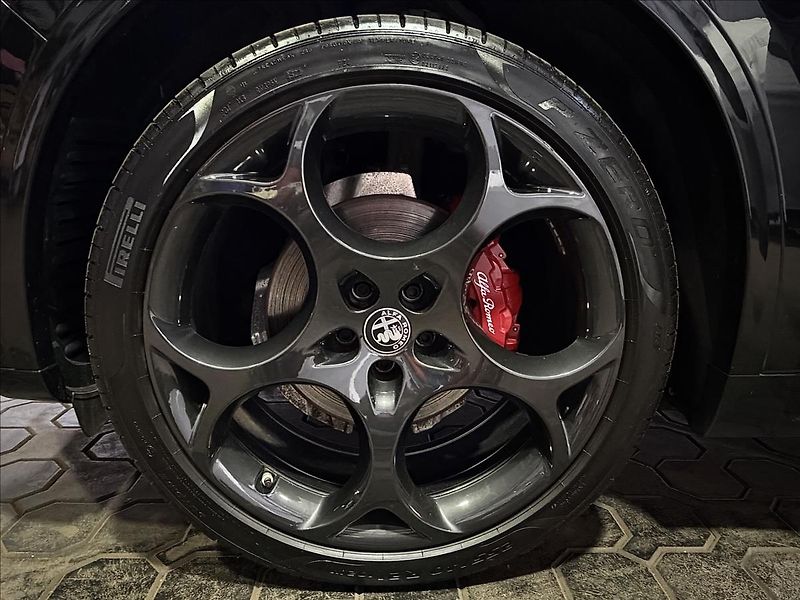 Alfa Romeo Stelvio VELOCE 154kW Q4 PANO H&K R21 - fotka 41 z 42