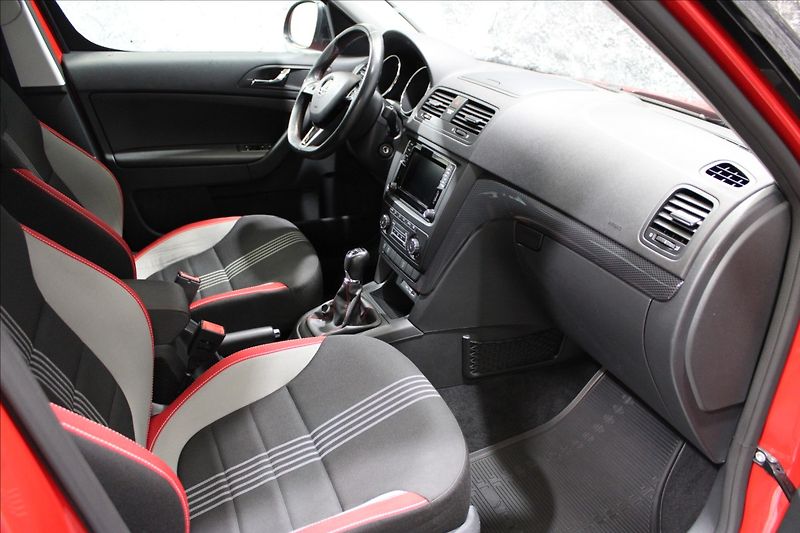 Škoda Yeti 2,0 TDI Monte Carlo rezervován - fotka 11 z 31