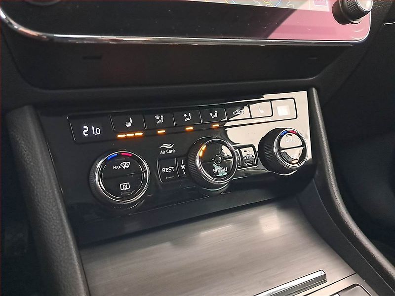 Škoda Superb (2022) 2.0 TDI, Automat, Kůže, Navi - fotka 17 z 20