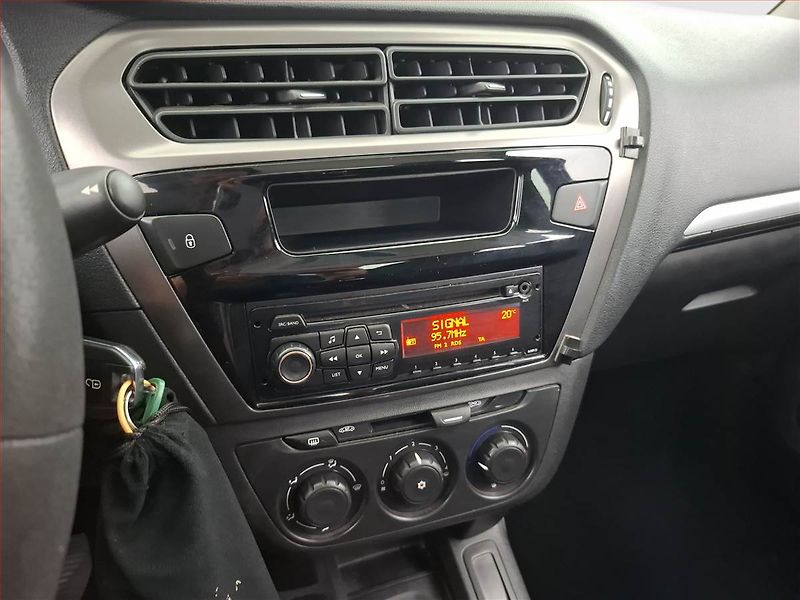Peugeot 301 (2014) 1.2 VTi, Park. senzory - fotka 12 z 13