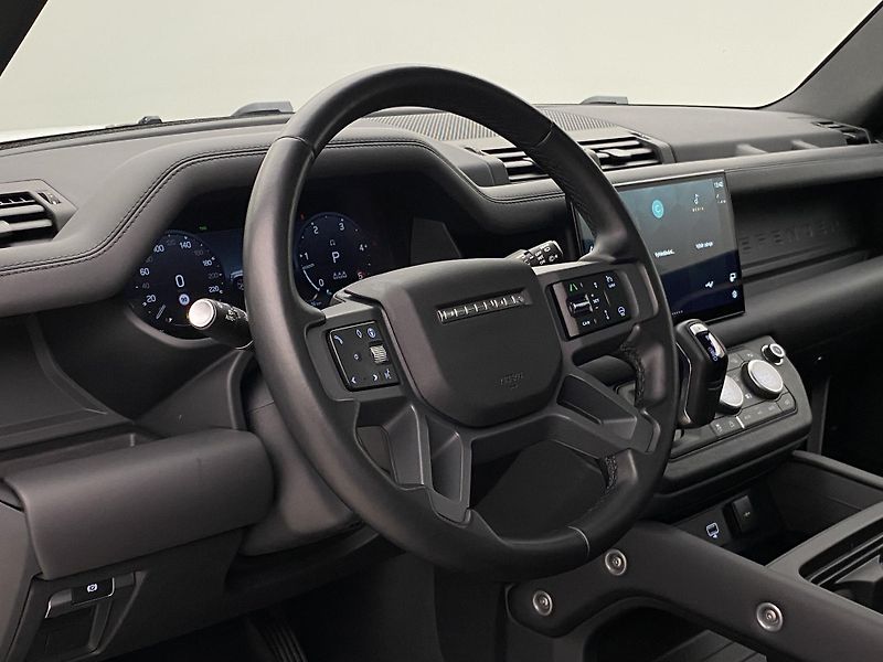 Land Rover Defender 110 D300 X-DYNAMIC HSE AWD AUT - fotka 18 z 49