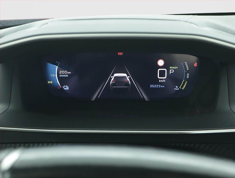 Peugeot 2008 (2021) GT 50 kWh, SoH 85%, Automat - fotka 11 z 19
