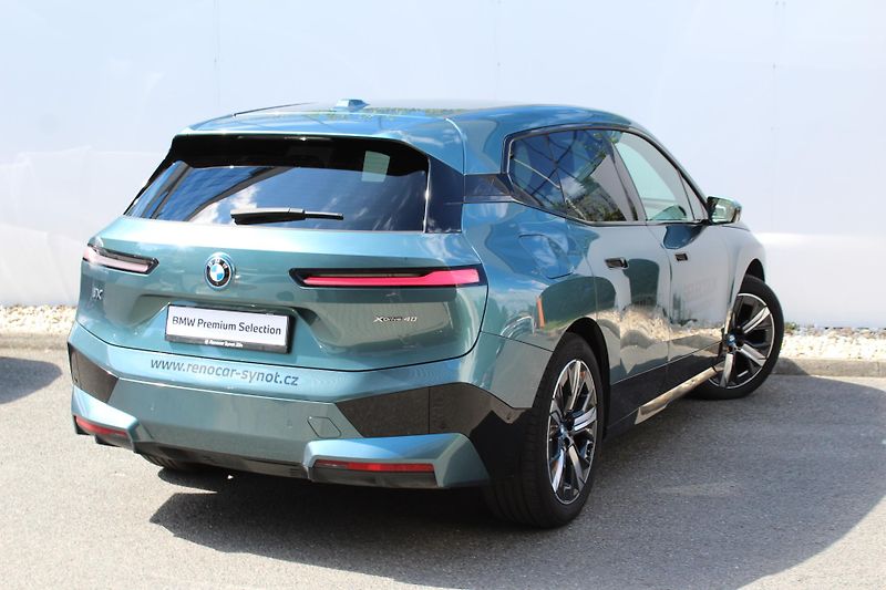 BMW iX xDrive40 - fotka 2 z 29