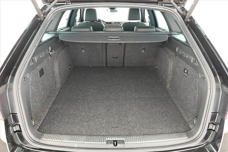 Škoda Superb (2022) Laurin&Klement iV 1.4 TSI PHEV - fotka 11 z 23