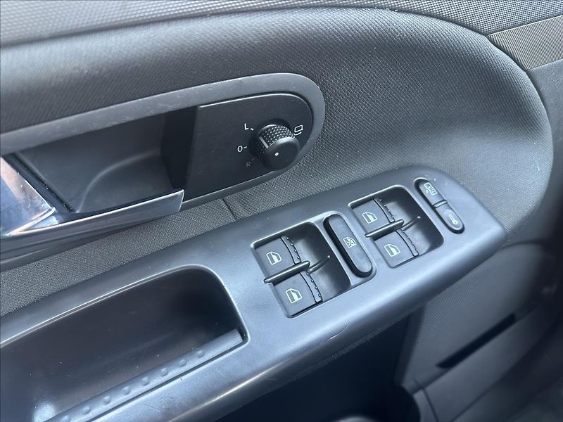 Volkswagen Sharan 1,9 TDI NOVÉ ROZVODY 7.MÍST - fotka 19 z 28
