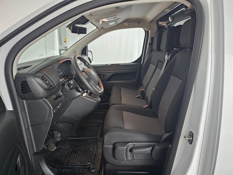 Toyota ProAce City Verso (2024) 2.0D 140k ACTIVE LONG - fotka 6 z 20