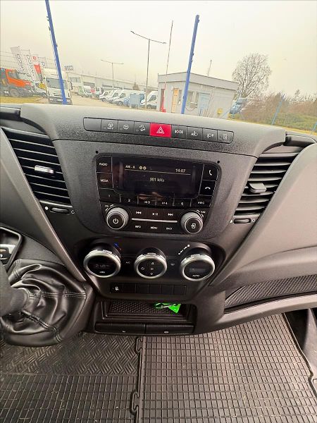 Iveco Daily 3,0 35S18HA8V 16cm3 - fotka 35 z 38