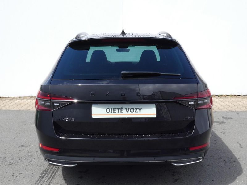 Škoda Superb Combi Sportline 2.0 TDI 4x4 DS - fotka 11 z 30