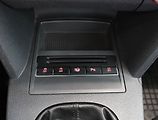 Volkswagen Touran (2014) 1.6 TDI, Navi, Tempomat - náhled 18