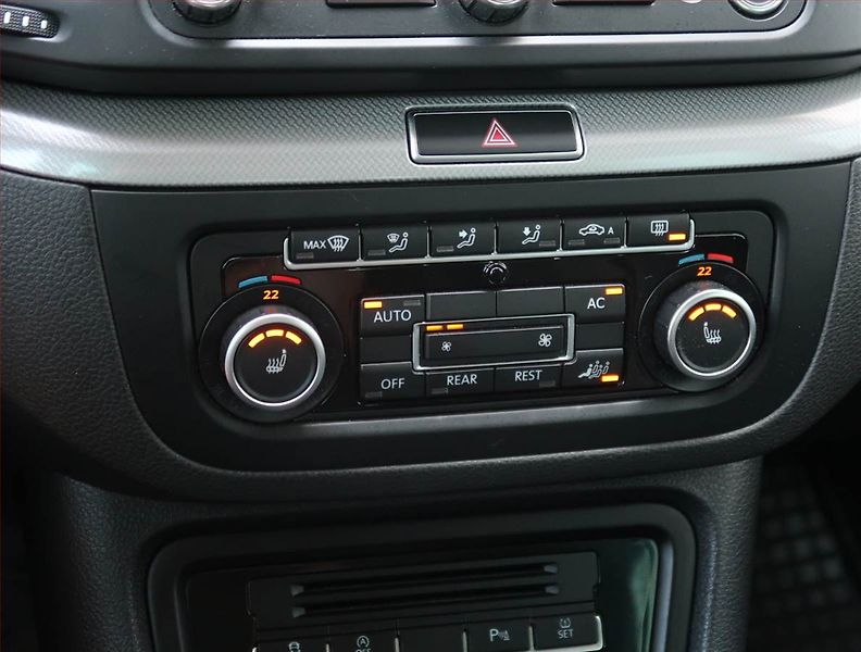 Volkswagen Sharan (2012) 2.0 TDI, Xenony, Tempomat - fotka 20 z 28