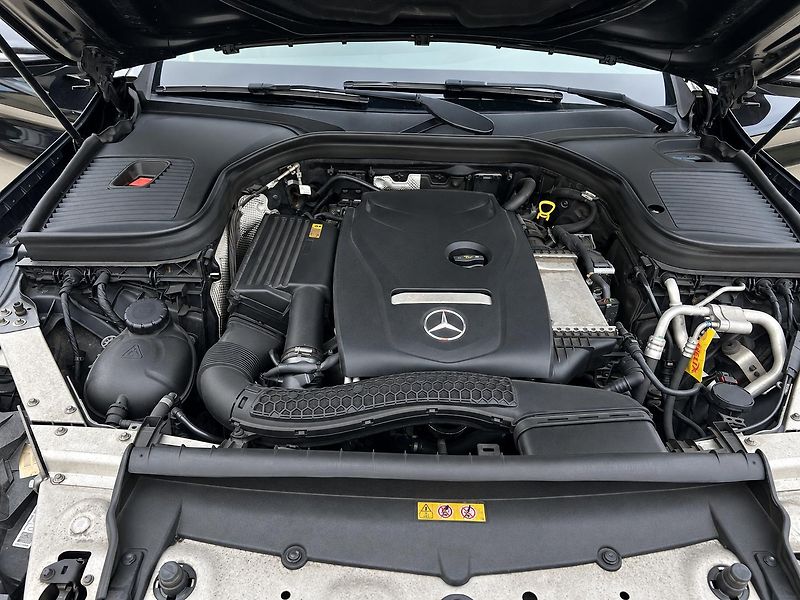 Mercedes-Benz GLC (2018) - fotka 20 z 20