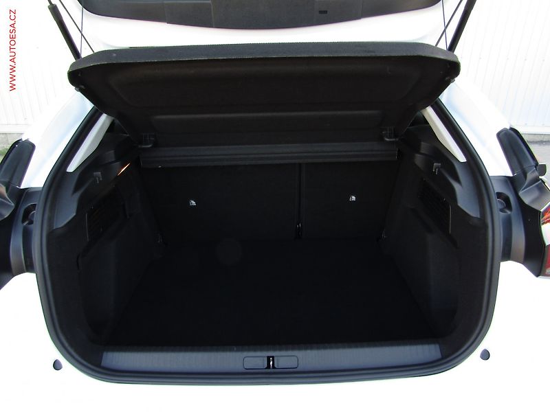 Citroën C4 (2022) 1.2 PT, ČR, AC, temp - fotka 7 z 17