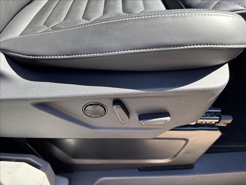 Ford Tourneo Custom 2,0 EcoBlue 125kW TitaniumX L1 - fotka 22 z 44