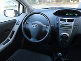 Toyota Yaris (2010) 1.0 VVT-i, ČR,1.maj - náhled 7