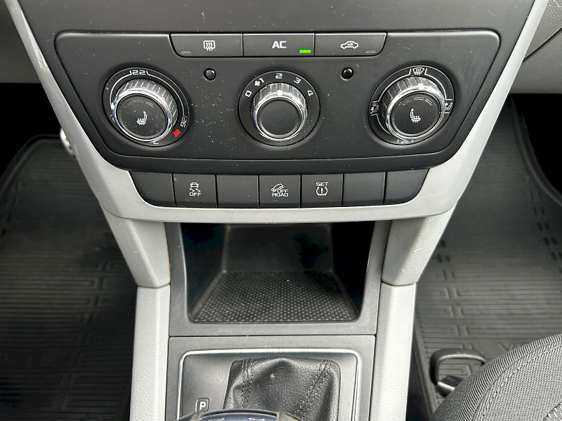 Škoda Yeti (2010) 2.0 TDI 103kW 4x4 DSG Ambition - fotka 17 z 30